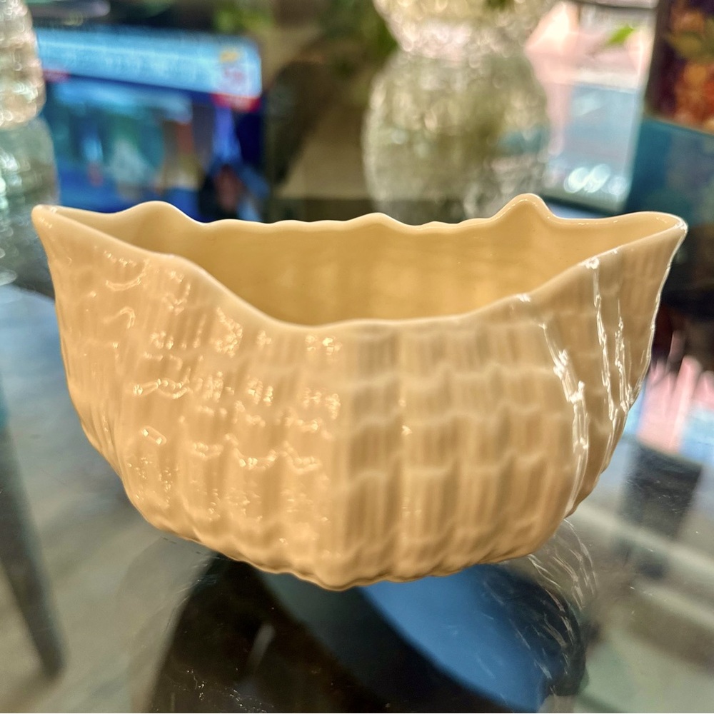 Belleek Tridacna White Open Sugar Bowl. In Excellent Condition